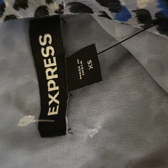 New! Express blouse - Picture 3 of 6